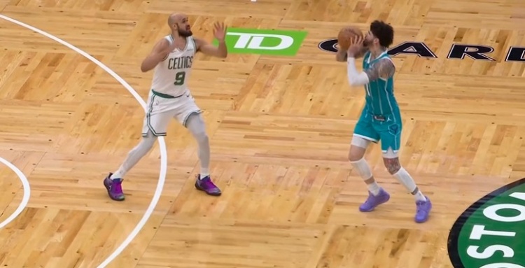 开云体育下载-险些回场！拉梅洛·鲍尔弧顶后撤步 超远三分洞穿篮心