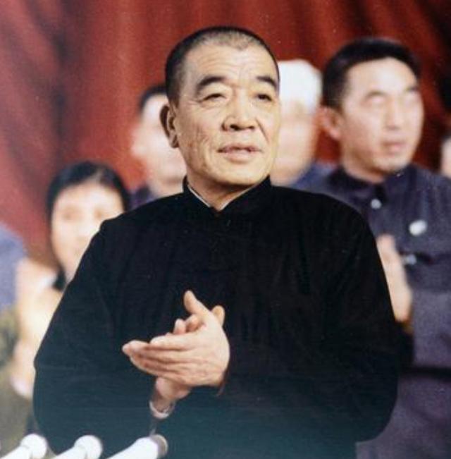 开云-1986年陈永贵病逝，追悼会规格成难题，邓小平只说了一句话，全场安静